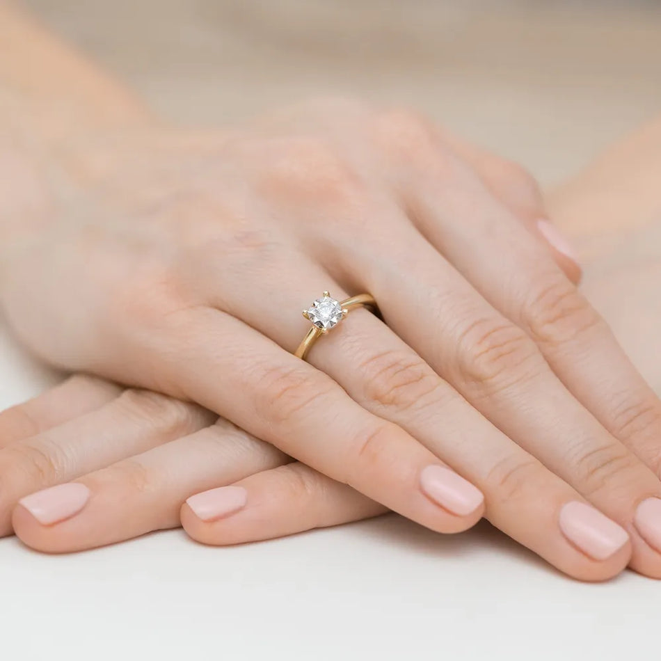 Gold Ring with 0.20ct Diamond