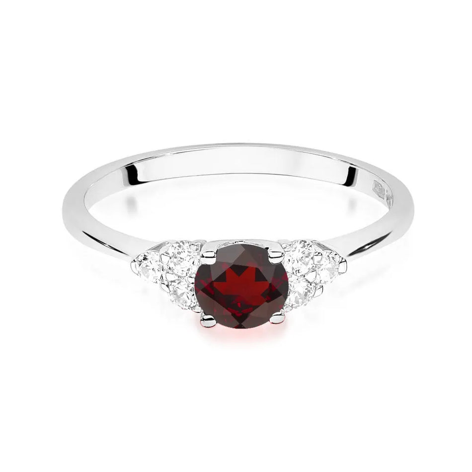 Gold Ring with 0.60ct Garnet and 0.18ct Diamonds