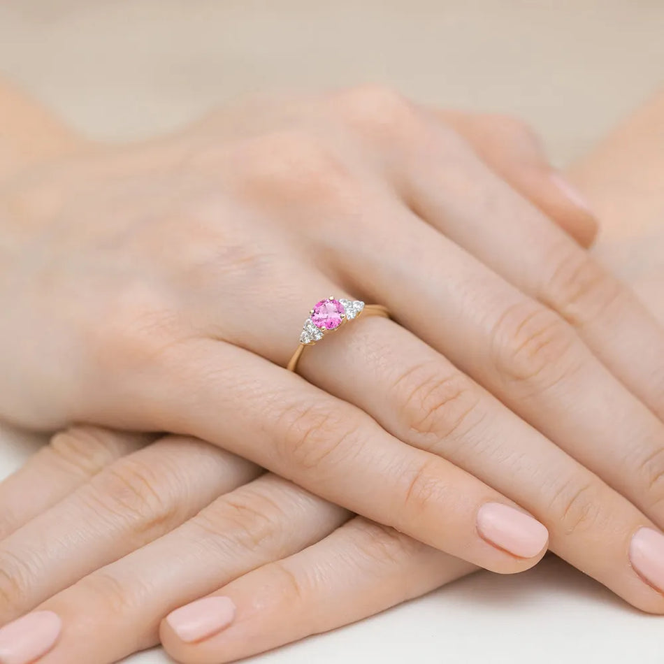 Gold Ring with 0.60ct Pink Topaz and 0.18ct Diamonds