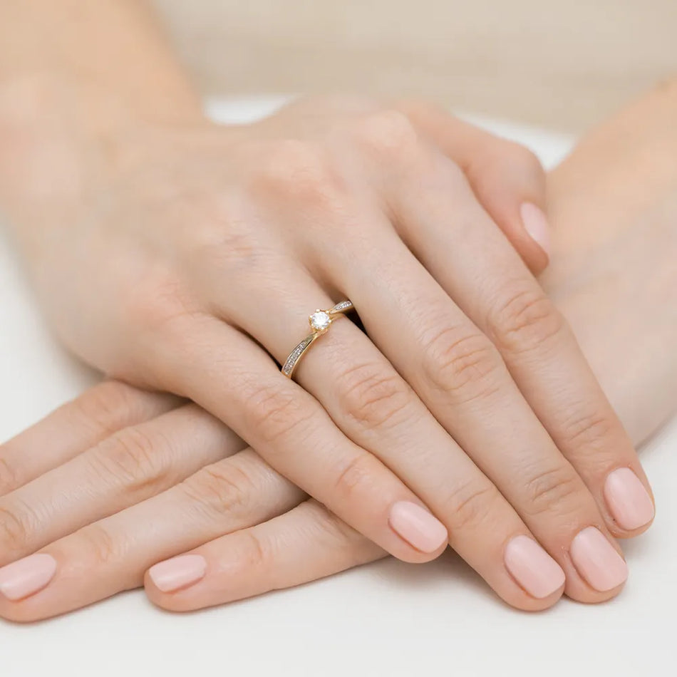 Zlatý prsten s diamanty 0,15 ct a 0,05 ct