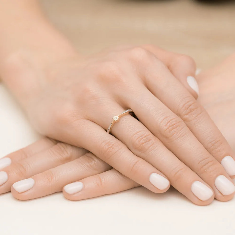 Zlatý prsten s diamanty 0,02 ct