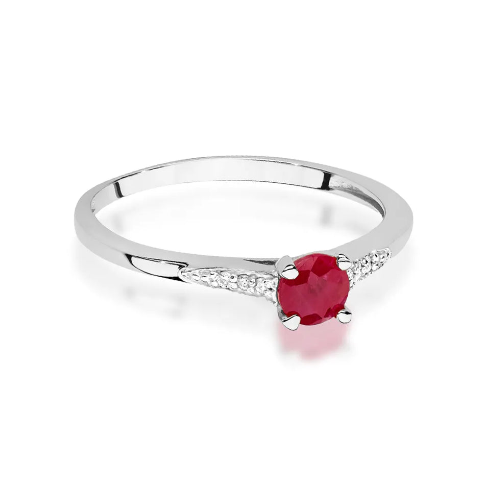 Gold Ring with 0.30ct Ruby and 0.03ct Diamonds