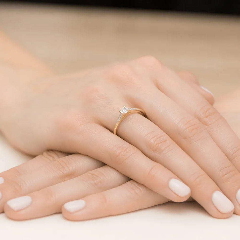 Zlatý prsten s diamanty 0,08 ct a 0,03 ct