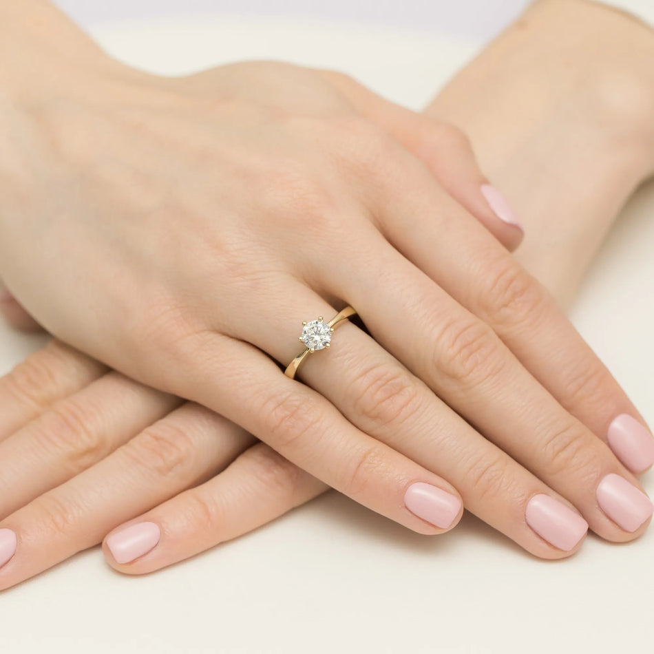 Zlatý prsten s 0,70ct laboratorně pěstovaným diamantem