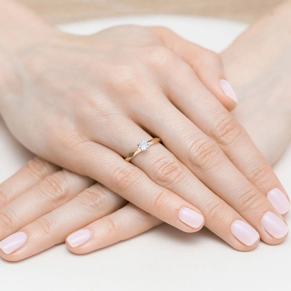 Zlatý prsten s diamantem 0,25 ct