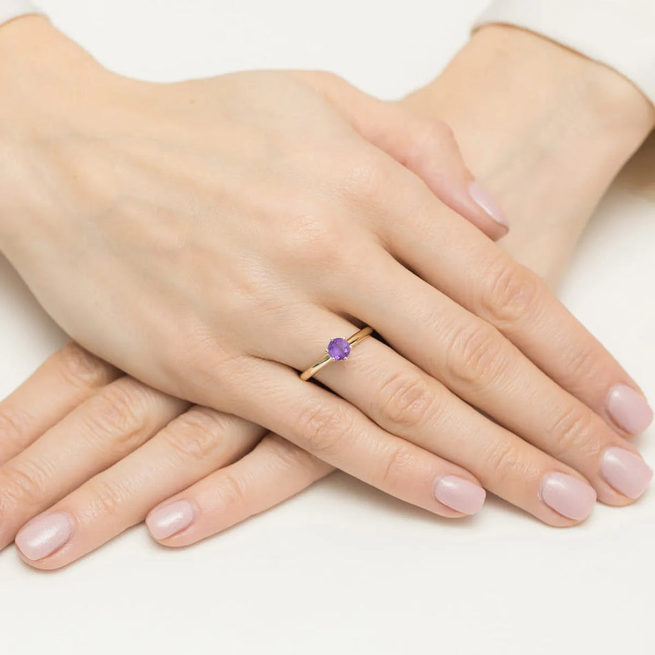 Gold ring with amethyst and diamonds
