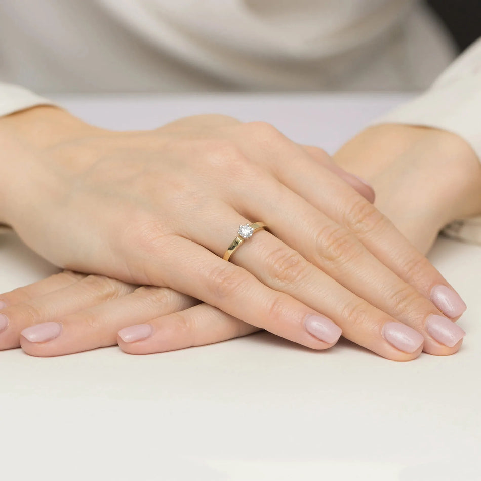 Gold Ring with 0.25ct Diamond