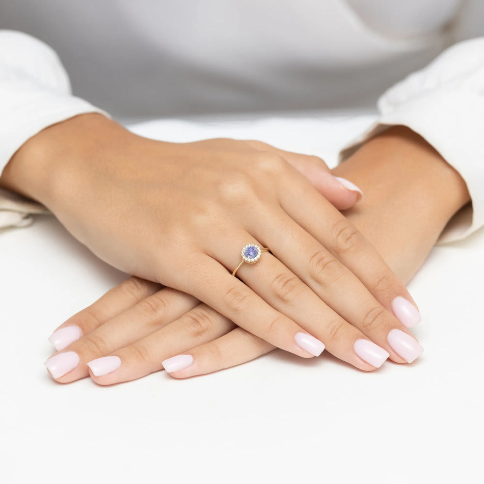 Gold ring with 0.50ct tanzanite and diamonds Flower