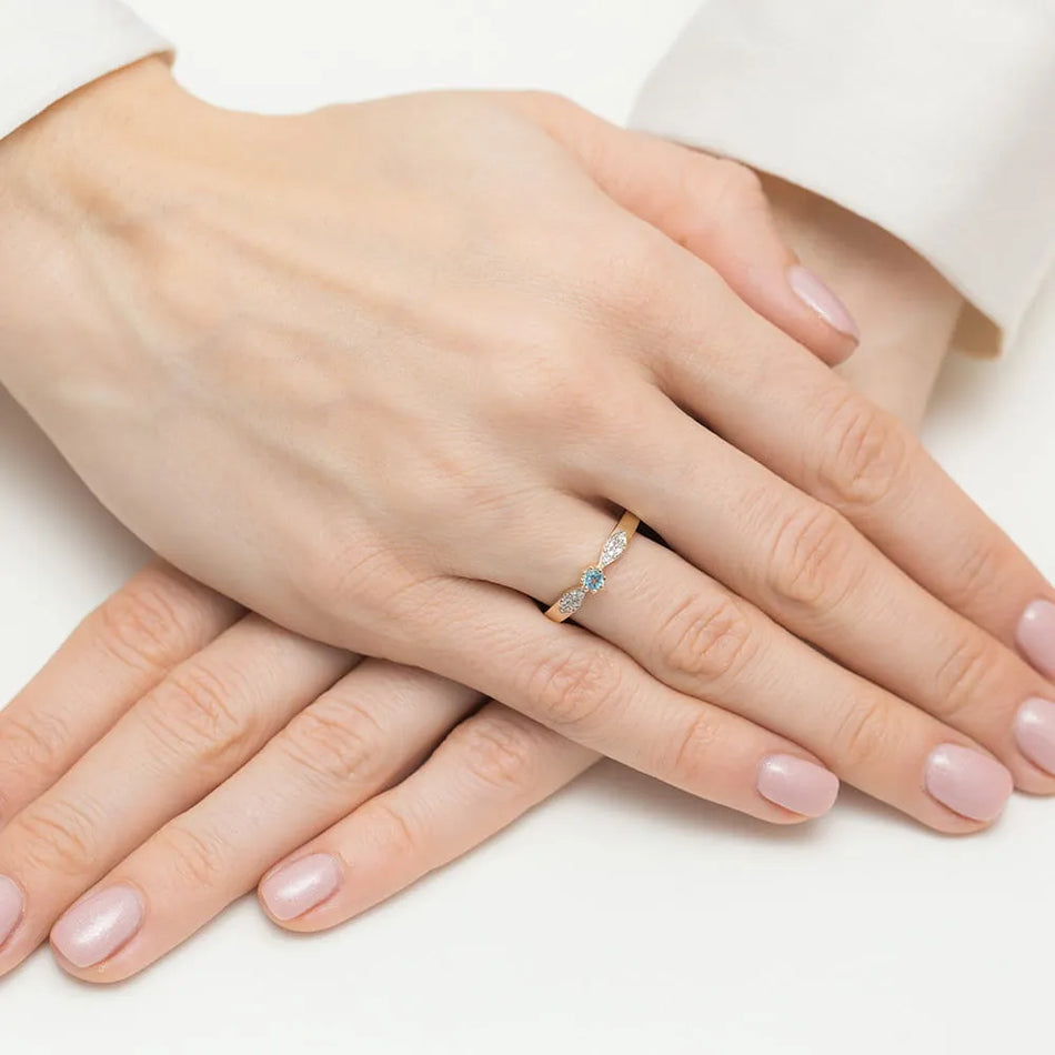 Gold Ring with 0.15ct Topaz and 0.06ct Diamonds