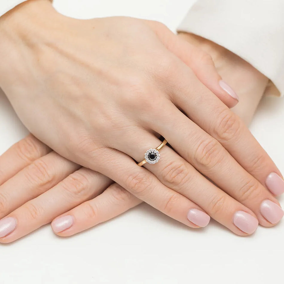 Gold Ring with 0.50ct Black diamond and 0.103ct Diamonds