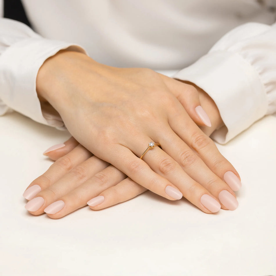 Zlatý prsten s diamantem 0,03 ct