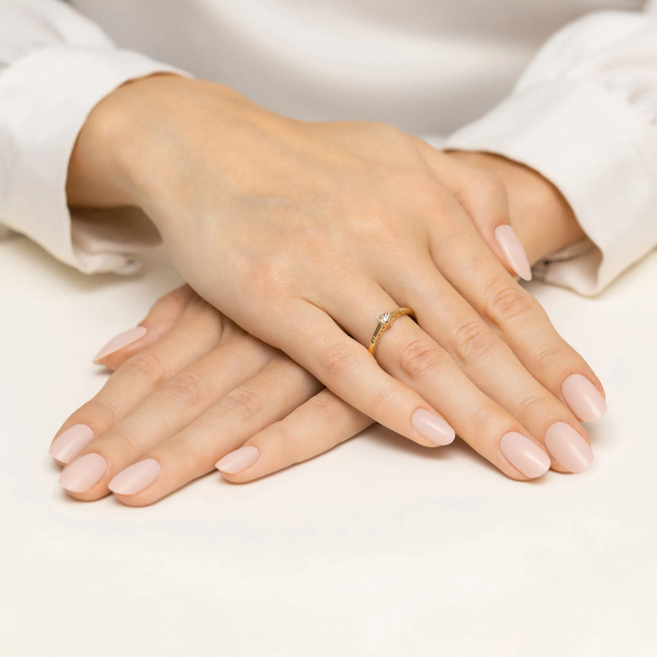 Zlatý prsten s diamantem 0,03 ct