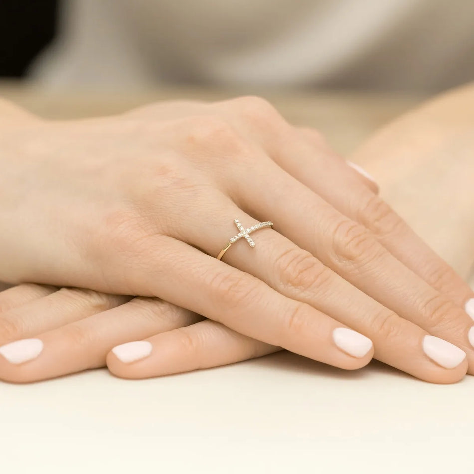 Zlatý prsten s diamanty 0,09 ct