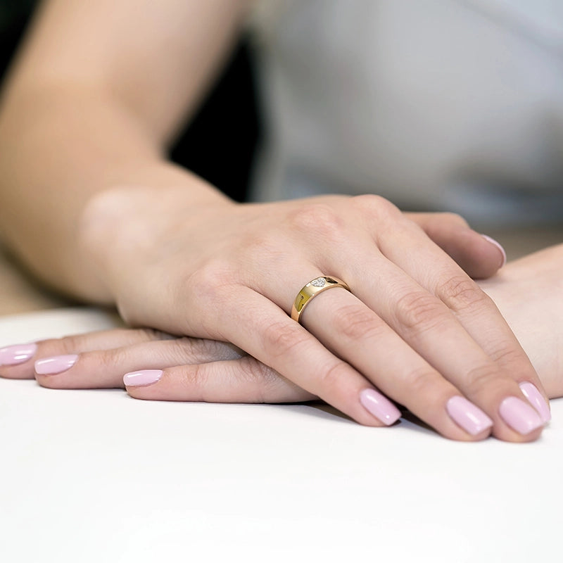 Zlatý prsten se zirkony srdce