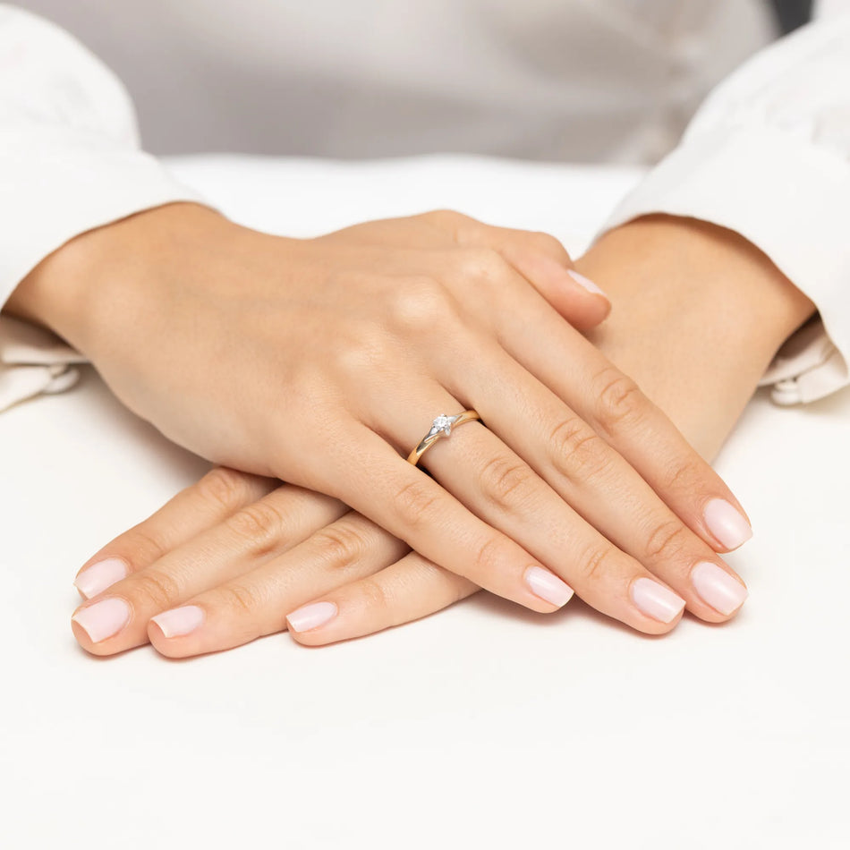 Zlatý prsten s diamantem 0,15 ct