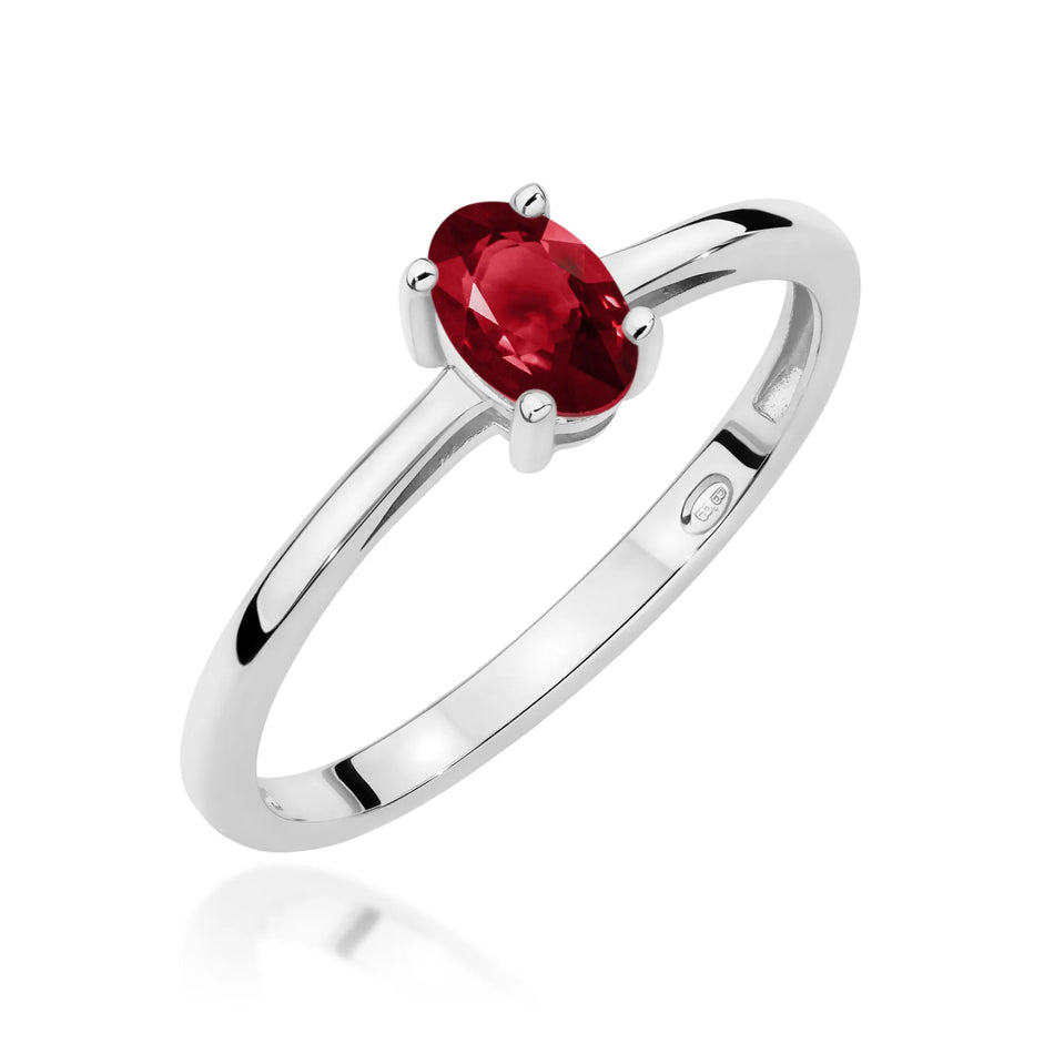 Gold Ring with 0.50ct Garnet