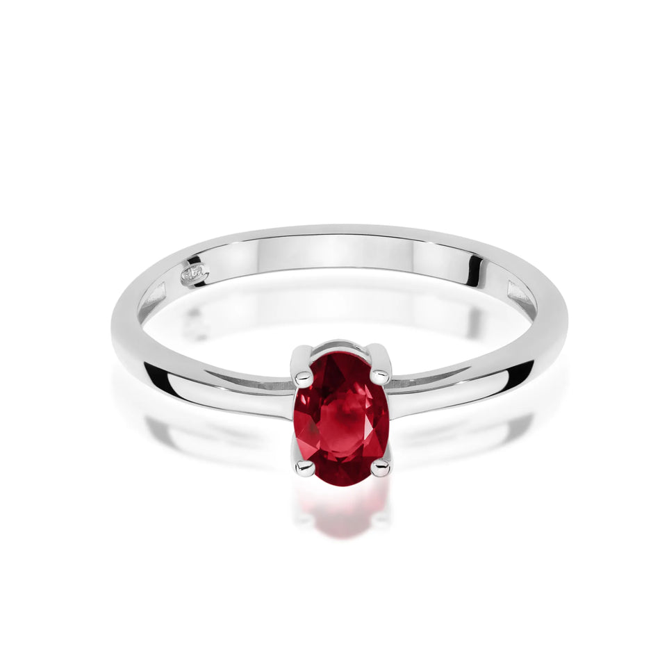 Gold Ring with 0.50ct Garnet
