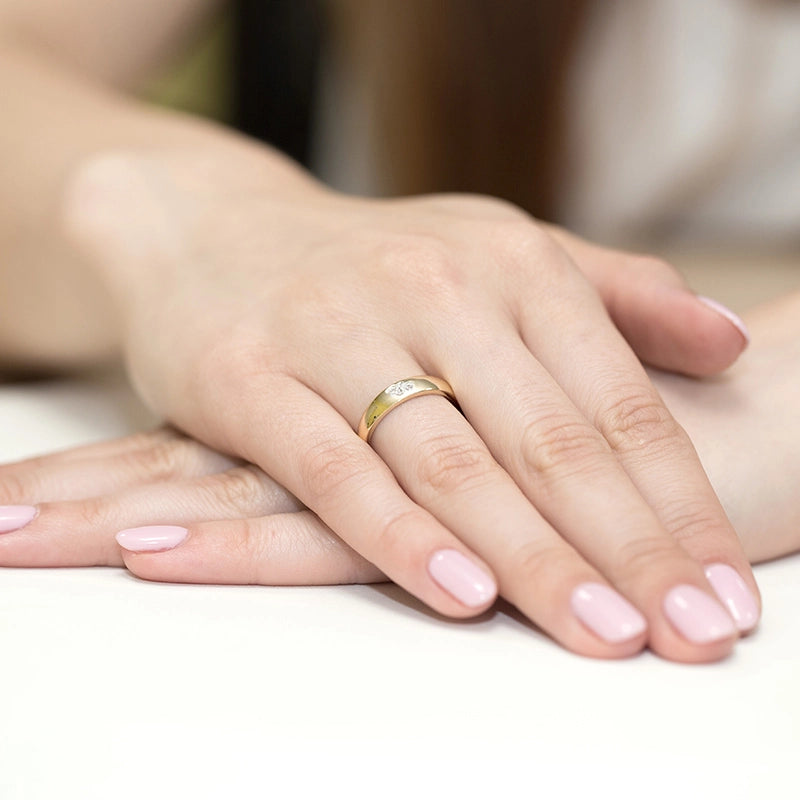 Zlatý prsten se zirkony srdce