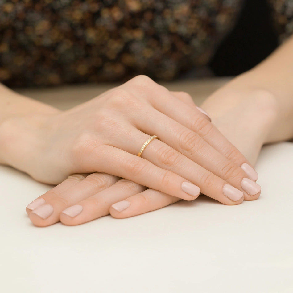 Zlatý prsten se zirkony