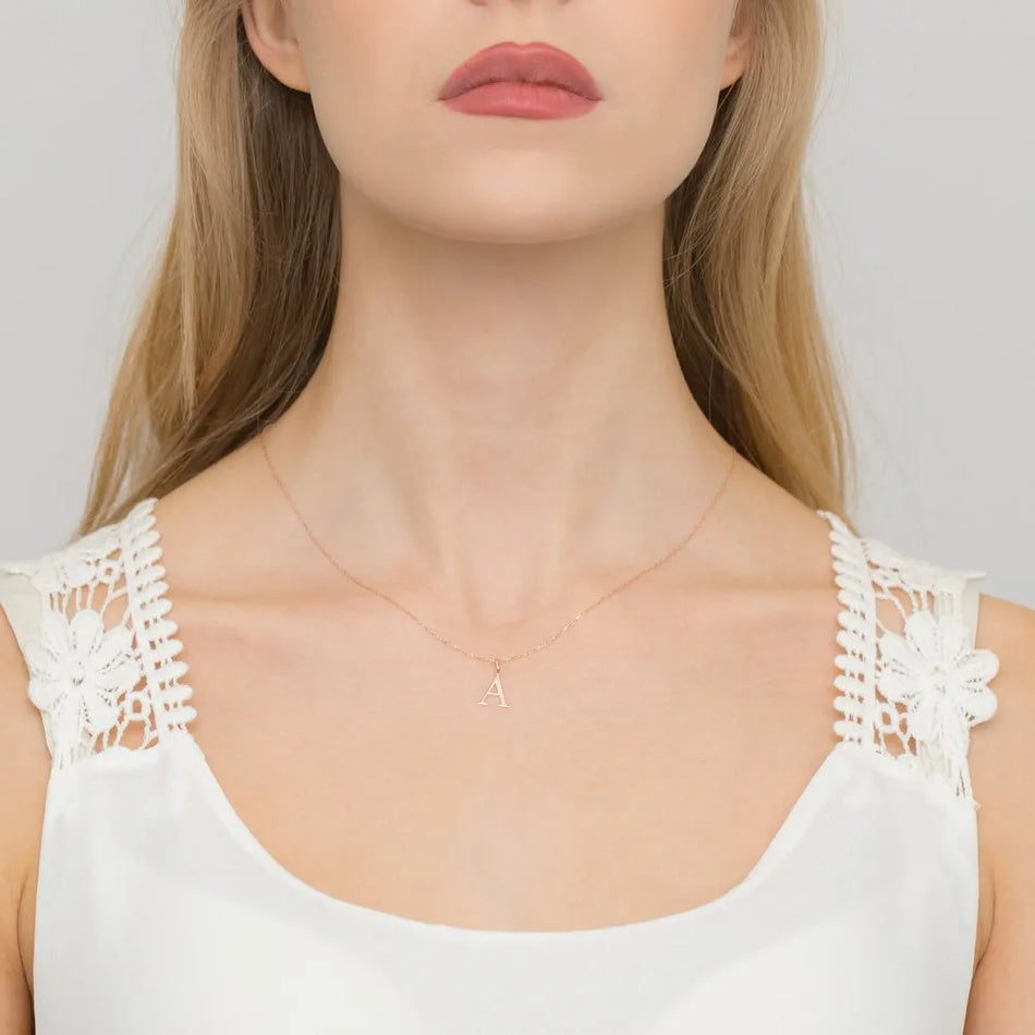 Zlatý přívěsek s diamanty Písmeno A