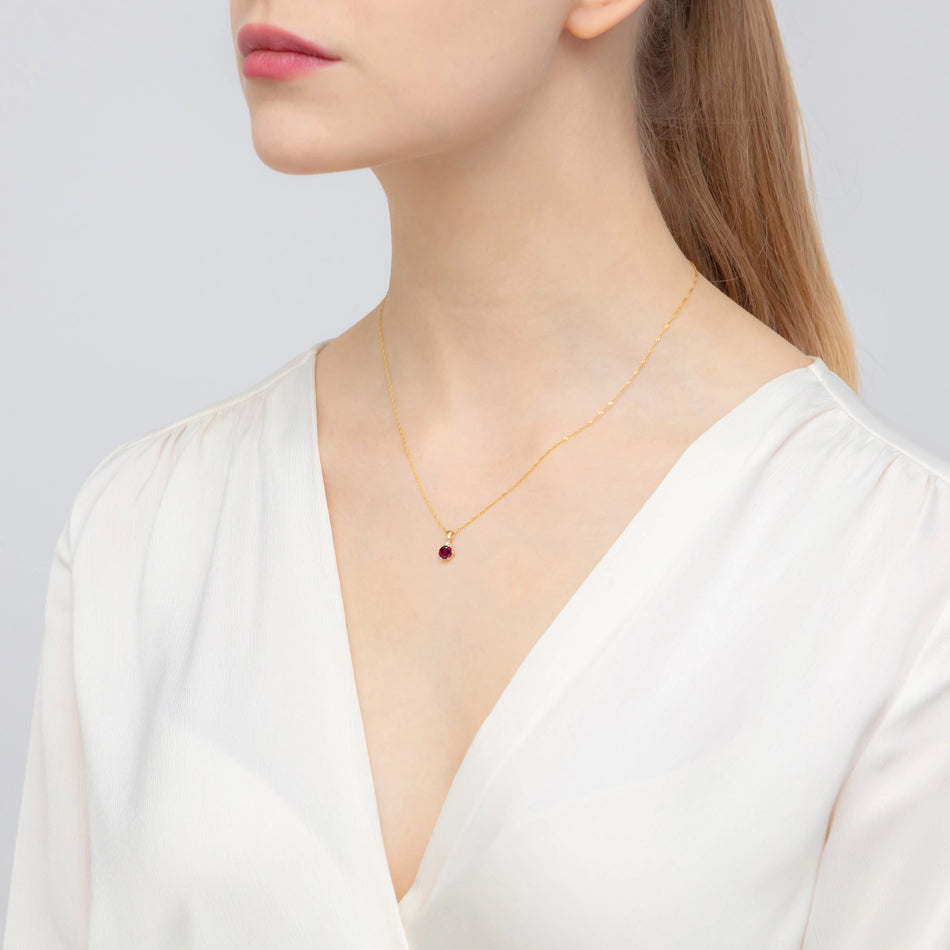 Gold Pendant with 0.60ct Rhodolite and 0.015ct Diamonds