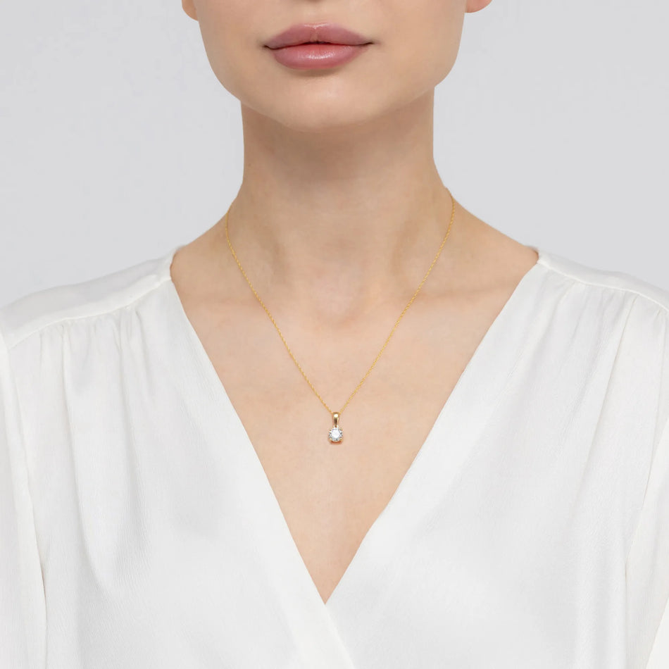 Zlatý přívěsek s diamantem