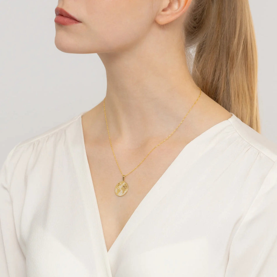 Zlatý přívěsek se zirkony ve tvaru koule