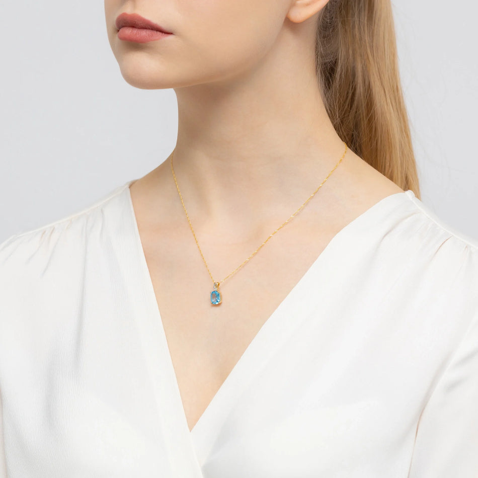 Zlatý přívěsek s topazem 2,40 ct a diamanty 0,005 ct